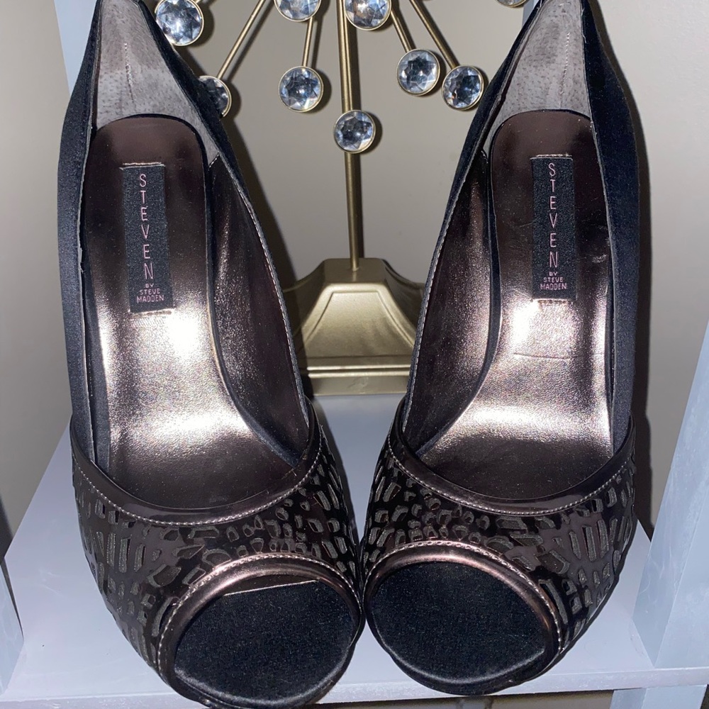 STEVEN PEEP TOE HEELS. Black & Pewter. Never Worn